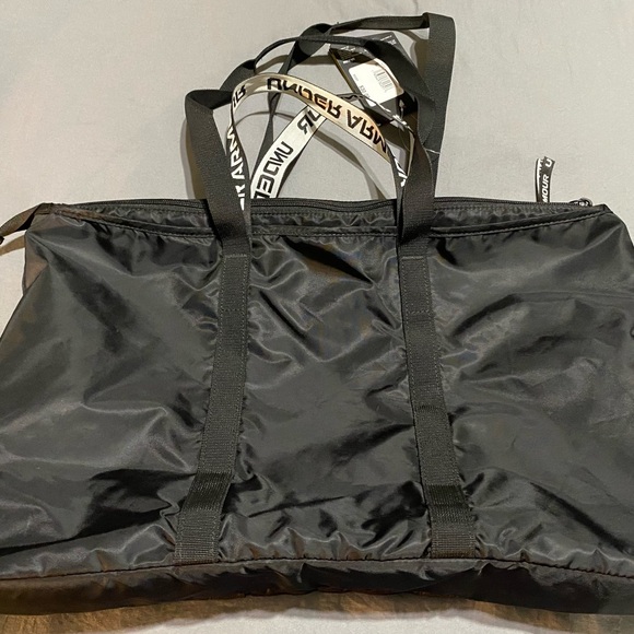 NWT! Under Armour Duffle Bag Black and White PERFECT for gym or over night trips - Picture 8 of 13